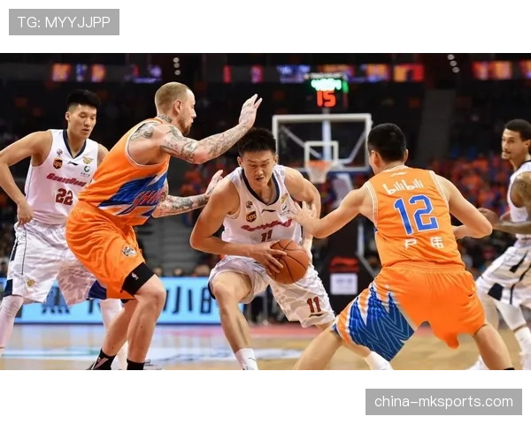 上海男篮113-104击败广东,洛夫顿31分7篮板11助攻 上海男篮113-104击败广东,洛夫顿31分7篮板11助攻