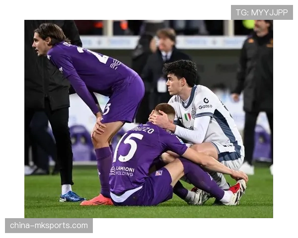 聚焦:图卢兹门将在一次角球防守中与对方球员相撞,比赛一度中断 聚焦:图卢兹门将在一次角球防守中与对方球员相撞,比赛一度中断